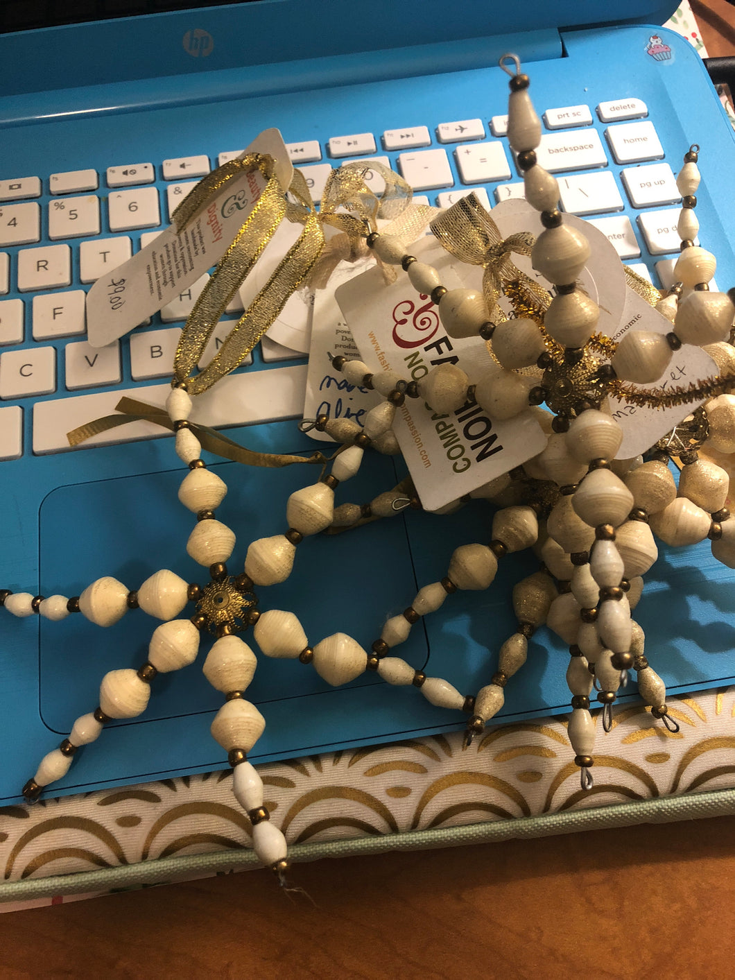 Paper bead Star ornament